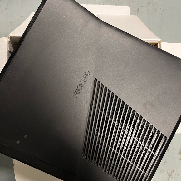 Xbox 360 bundle - includes 6 games - Picture 3 of 4